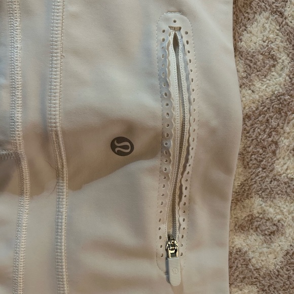 LuLu Mind over Matter WHITE leggings -10 - Picture 3 of 5